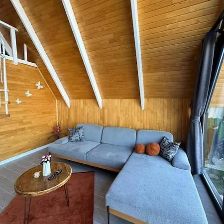 בית נופש Lotus Bungalow ספנג'ה