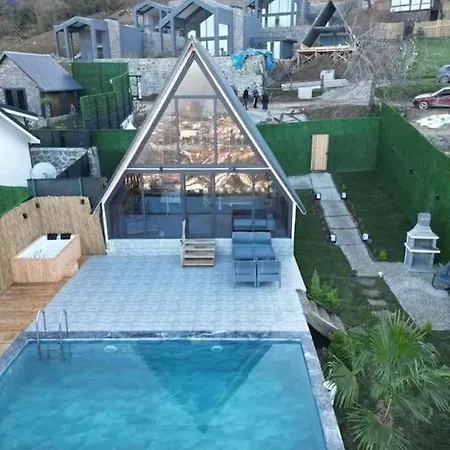 Lotus Bungalow * ספנג'ה