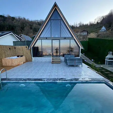 Lotus Bungalow * ספנג'ה